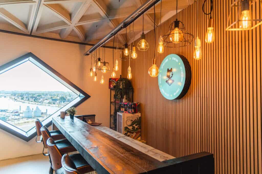 De Sturdy Bar, de perfecte plek voor een informele bespreking aan het einde van de dag.