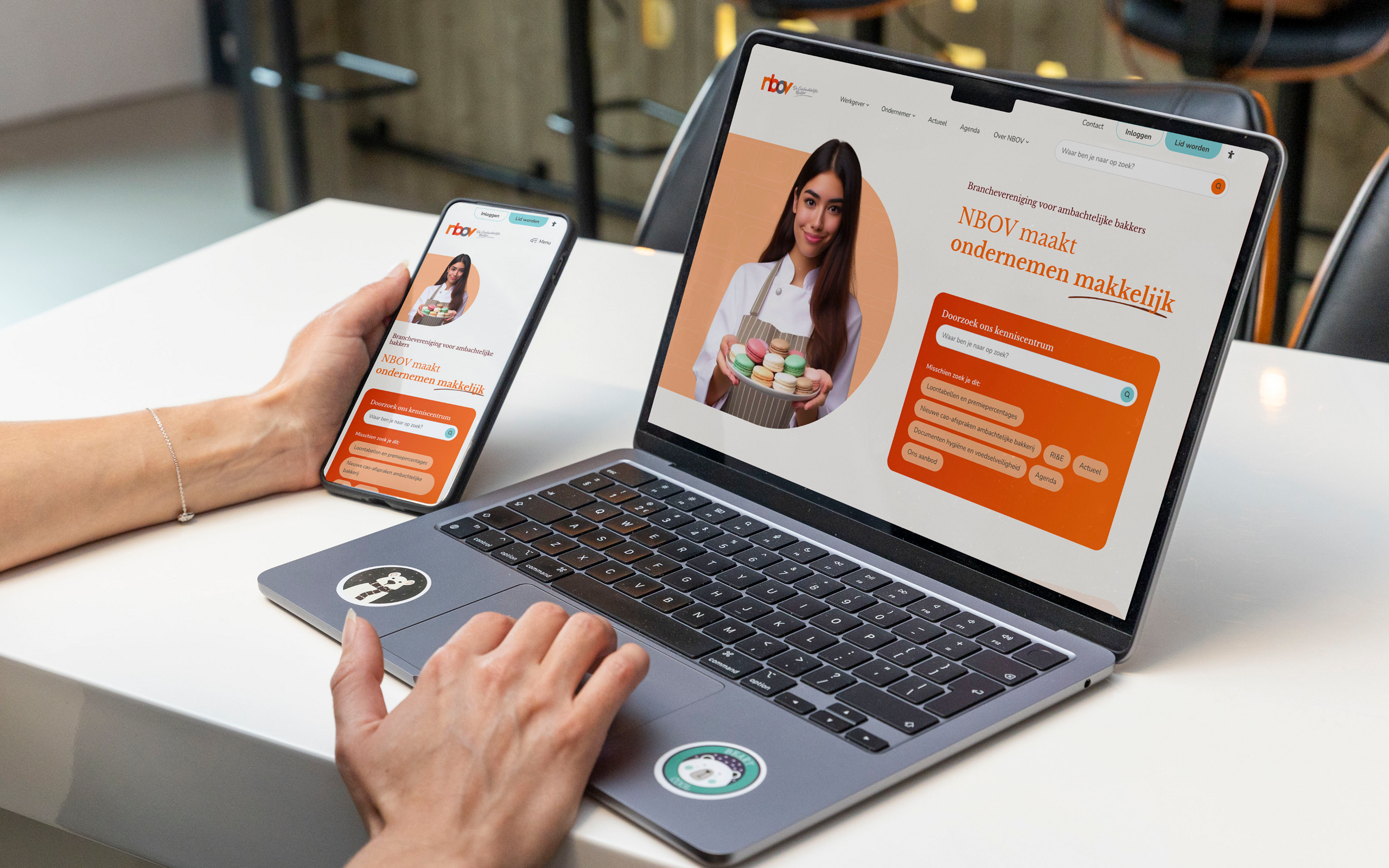 De website nbov.nl wordt getoond op verschillende schermen om te tonen hoe die responsive werkt.